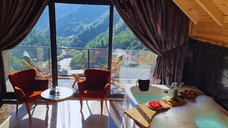 102 Vadi Manzaralı Jakuzili Kuzineli Balkonlu Bungalov