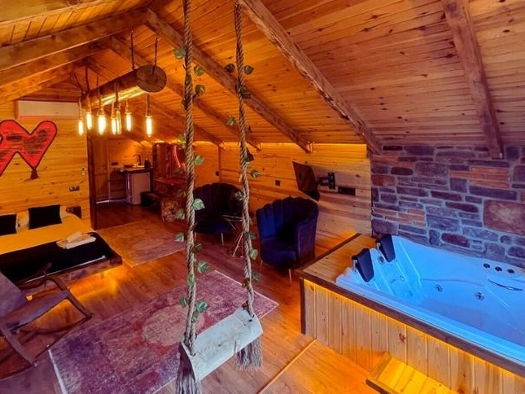 101 Doğa Manzaralı  Jakuzili Kuzineli Eşsiz Balayı Bungalovu