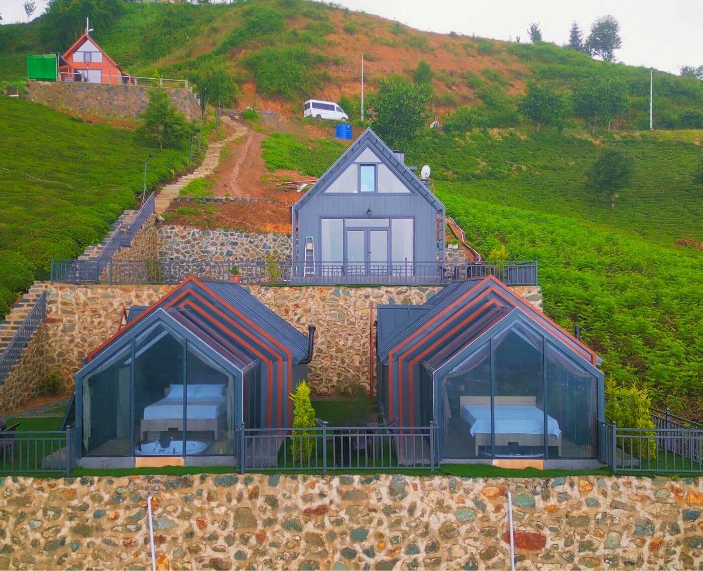 279 3D Dağ Deniz ve Dere Manzaralı Cam Tavanlı Jakuzili Villa